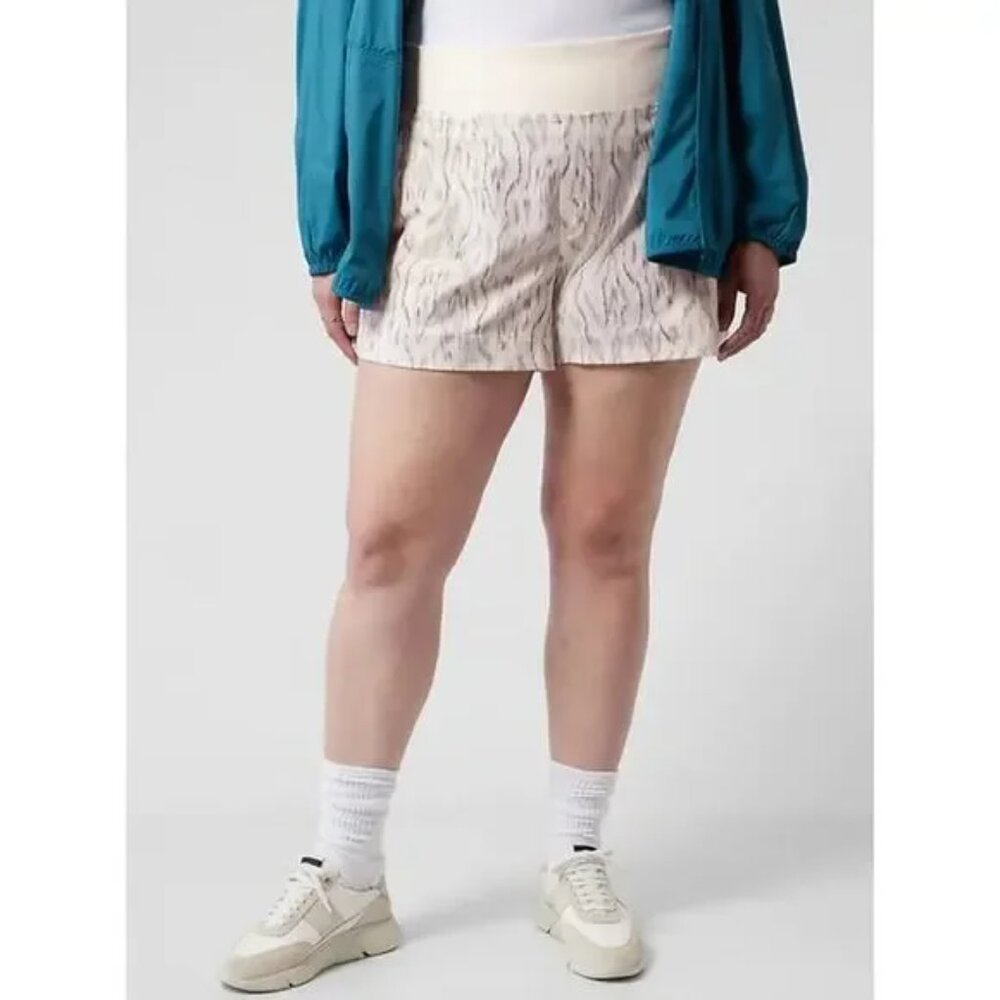 ATHLETA Trekkie North Short Magnolia Ikat White 18